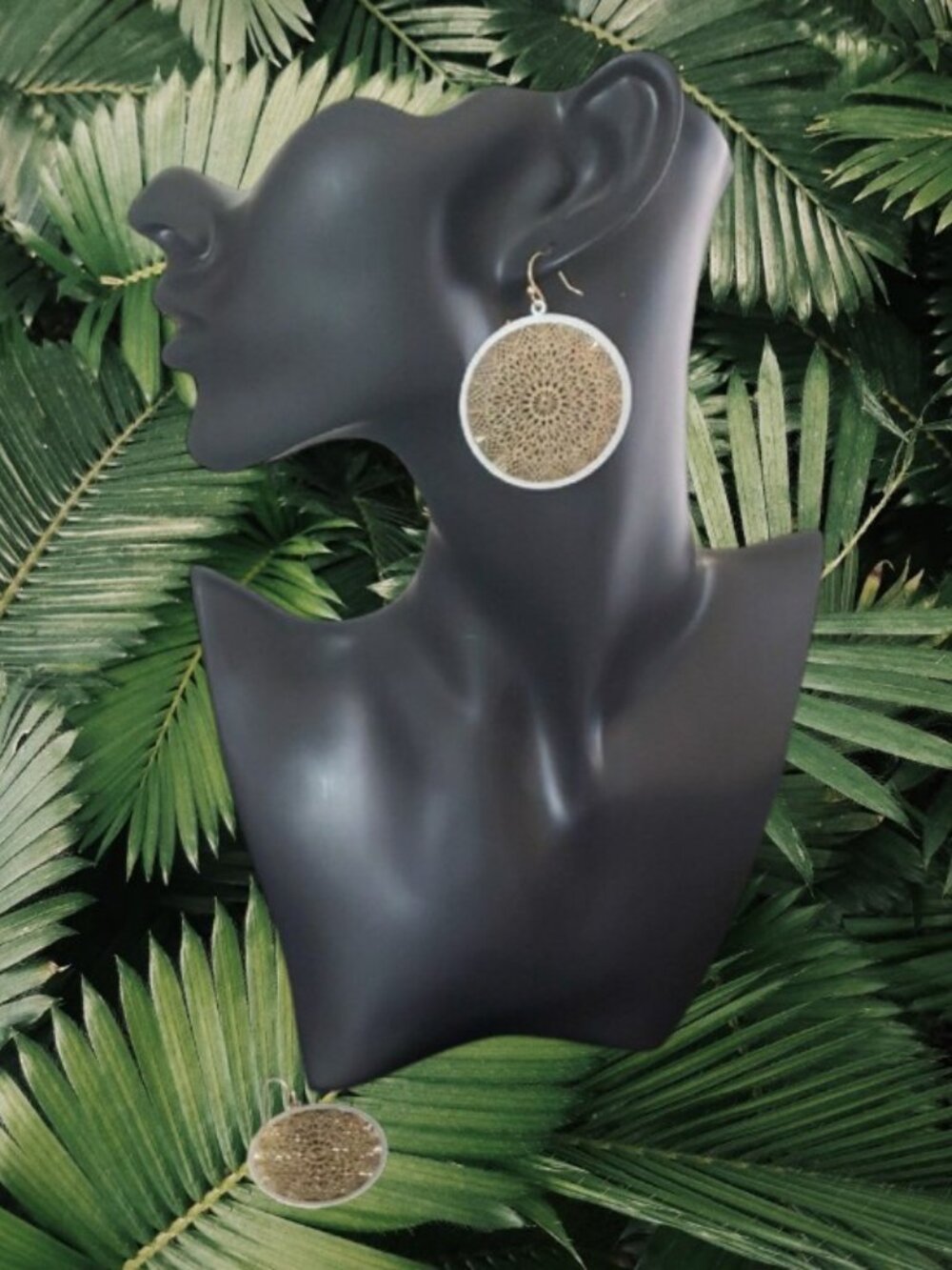Kat + Bryn Gold Medallion Filigree Round Disc Pierced Earrings ✨NWOT✨